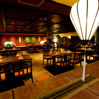 A beautiful Restaurants within the hotel. The store is spacious and spacious.