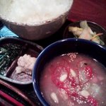 興 - 喉から鼻にかけて激震が走り、後は清涼感が押し寄せる「蝦夷 山わさびごはん」と、朝鮮人参、鶏肉、栗、ふくろ茸、なつめ、松の実、クコの実、もち米、黒米が入った「サムゲタン風薬膳スープ」