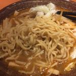 居酒屋 いちの膳 - 2016年10月。味噌ラーメンは、手もみ風中細縮れ麺。