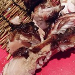 ろばた 翔 - 大山鶏の骨付き肉藁焼き