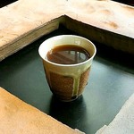 長谷園 - 伊賀焼のコップで飲むコーヒー