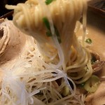 玄屋 - 酒粕チャーシューラーメンの麺のアップ