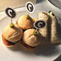 THE COSMOPOLITAN GRILL BAR TERRACE - ミニバーガー、トルティーヤ