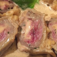 旬菜ステーキ処 らいむらいと - チーズを巻いたレアな牛肉がたまらない。