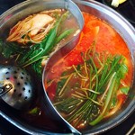 天外天 - 鍋はトマト鍋と麻辣鍋をセレクト