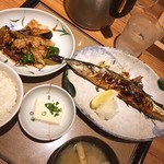 やよい軒 - 秋刀魚定食！
            今年初の秋刀魚の塩焼き！
            そして、人生初のやよい軒！
            ご飯お代わり自由♪