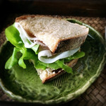 自家培養醗酵種パン 侭 - カンパーニュをサンドイッチにして食べました