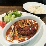 うるとらカフェ	 - デミグラスソース煮込みハンバーグ