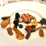 アルカナイズ - 鶉肉と干しぶどうのパエリア、様々なキノコのファルシ