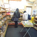 旭製菓 - 店内はかりんとうだらけ♪