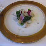 フレッシュホワイトアスパラガスと帆立貝のサラダ、ラヴィゴットソース(2016.03)