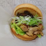 Mosu Baga - じゃじゃ味噌チキンバーガーシャキシャキねぎのせ（430円）