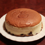 りくろーおじさんの店 - 料理写真:焼きたてチーズケーキ☆