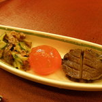 割烹 やました - 先付　きゅうりのごま味噌和え・玉子の黄身？？・あわび