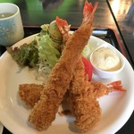 この太さと長さ。カラッと爽やかに揚がっています。