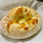 DONQ - とろけるチーズパン ￥281
