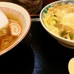 八幡屋 - ピカ丼とラーメンのセット　950円