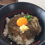 田子の浦港 漁協食堂 - 黄卵がポイントの赤富士丼