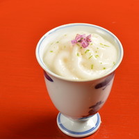 松葉ガニともって菊と香茸の酢の物