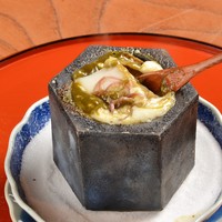 蒸しアワビと山羊のミルクの石焼き