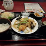 良記餃子酒場 - 八宝菜定食（約650円！）