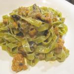 トラットリア ダイ パエサーニ - 自家製タリアテッレ サルシッチァと赤パプリカとスカモルツァチーズの燻製（ハーフ）　￥950