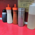 ラーメン二郎 - 卓上調味料