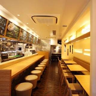 おしゃれな空間で、お食事をお楽しみください♪