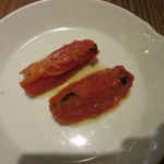 シャルキュ - アミューズはドライトマトのマリネ