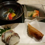 さらの木 - （2016/9月夕食）さんまの棒寿司、イサキとバジルの春巻き