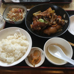 志峰飯店 - 豚足炒め定食:935円 スープをほぼ飲み終えた頃、写真未撮影に気づき、パチリ笑笑