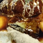 キッチン サクラ - メイン皿（アップ）：グリルハンバーグセット