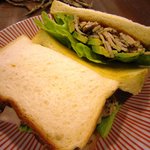 ディアカップ - アボカドとハーブチキンのサンド　６０0円