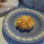 Jenny bakery - バタークッキー
            地味な花は素朴なおいしさ