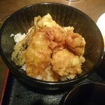 牡蠣屋うらら - 牡蠣天丼。見た目より食べ応えあり