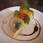Cafe dining ichigo - ドルチェはフルーツケーキ