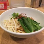 カーザ ルカ - ラー博は俺の社員食堂。  ミニペペロソチーノ和え麺、5辛！  こう見ると野菜プリタツでヘルシーに見えるが、その下に見た目でわかる辛そうな麺が！