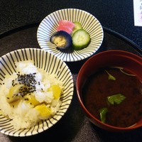 葉山 日影茶屋 - 炊き込みご飯、赤だし、香の物