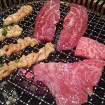 Yakiniku No Ogawa - 網の上にのせて焼くお肉
