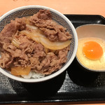 吉野家 - 牛丼並380円＋生卵60円　※2016年10月