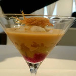 ラ クレリエール - オマールのビスクは身も使って、赤茄子のバリグールと、そのジュレと