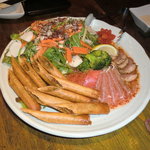 肉とワインの酒場 Ferrous 新宿西口 - 春巻き、ｻﾗﾀﾞ等♪