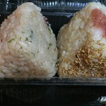 おむすび権米衛 - 左：たこむすび（190円）
            右：梅玄米（150円）
            2016.10.15