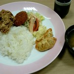 べにづる - 若鶏の唐揚げ定食（800円）