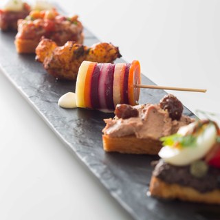 彩り豊かなピンチョス＆タパスの数々