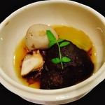 祇園 みずおか - 『お野菜の炊き合わせ』!!
      里芋、蛸、南瓜、大徳寺麩の炊き合わせ～!! 蛸は炭酸水で煮込んでいるので、めちゃめちゃ柔かい～♪(^o^)丿