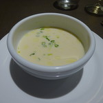 冬瓜としょうがのスープ。しょうがが効いてスパイシー。