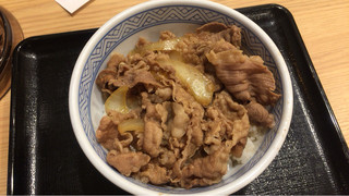 Yoshinoya - ソフトバンクユーザーは金曜日に牛丼が無料になるというサービスで行きました(笑)