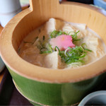 嵯峨とうふ　稲 - 湯葉の汁は、お膳に付いているつゆを合わせて食べるとgood