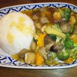 Tai Ryouriresutoran Ranaha-N - エビとブロッコリーの炒めのせご飯